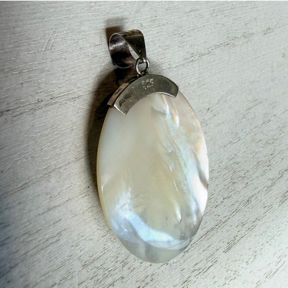 Sterling Silver Mother of Pearl Shell Pendant - Picture 5 of 5